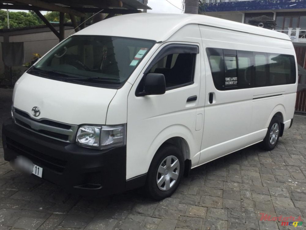 2011' Toyota HiAce photo #3