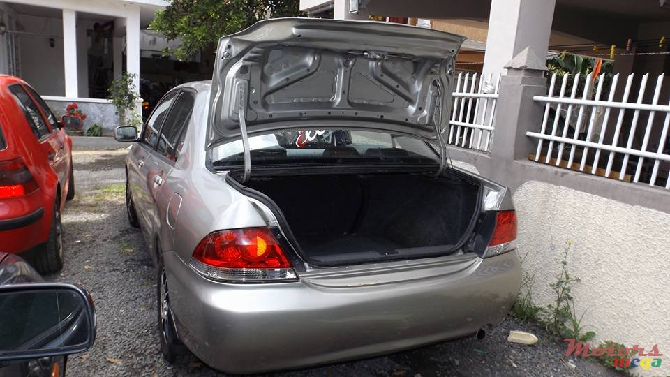 2006' Mitsubishi Lancer GLX photo #7