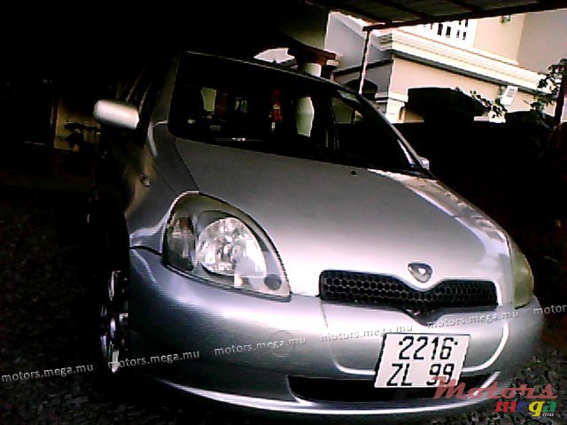 1999' Toyota Yaris Vitz photo #1