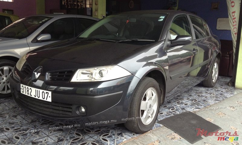 2007' Renault Megane photo #2
