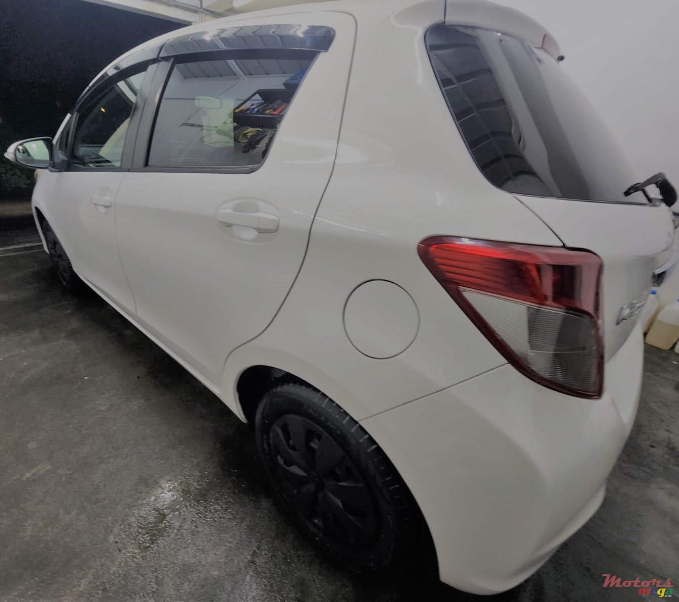 2011' Toyota Vitz photo #6