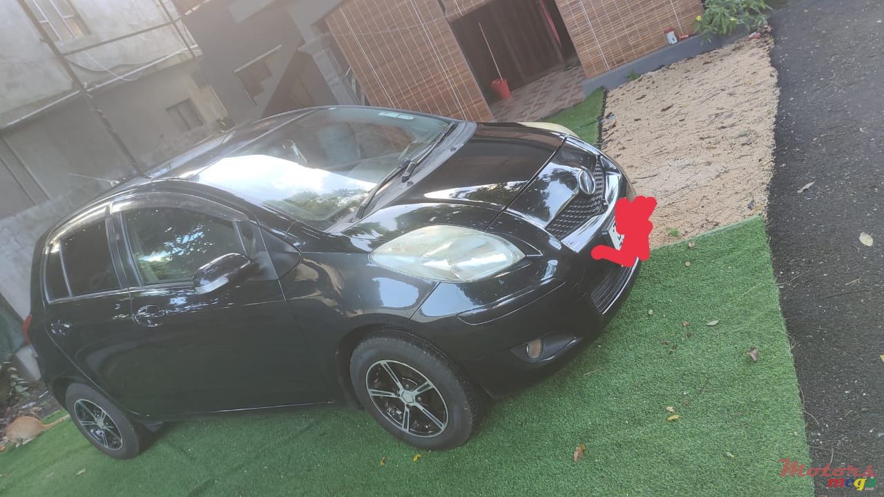 2009' Toyota Vitz photo #2