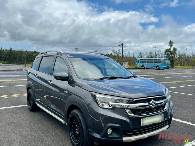 2023' Suzuki XL-7 photo #3