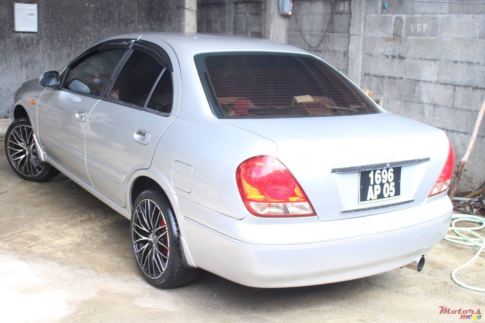 2005' Nissan Sunny photo #1