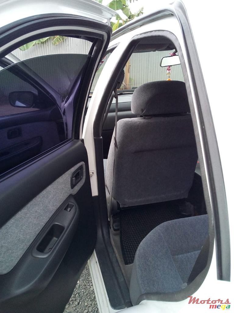 1997' Nissan Sunny photo #1