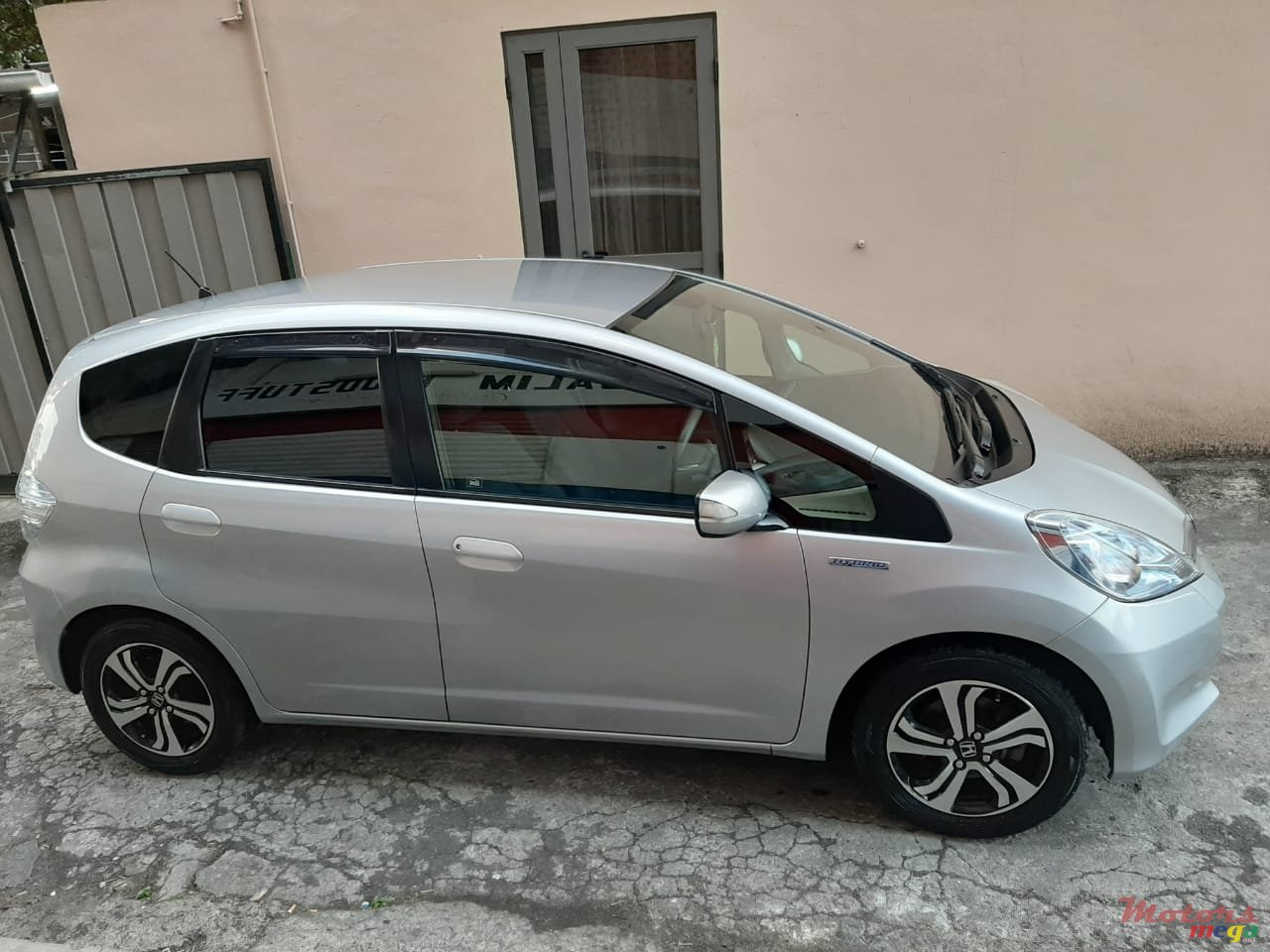 2013' Honda Fit Hybrid photo #5