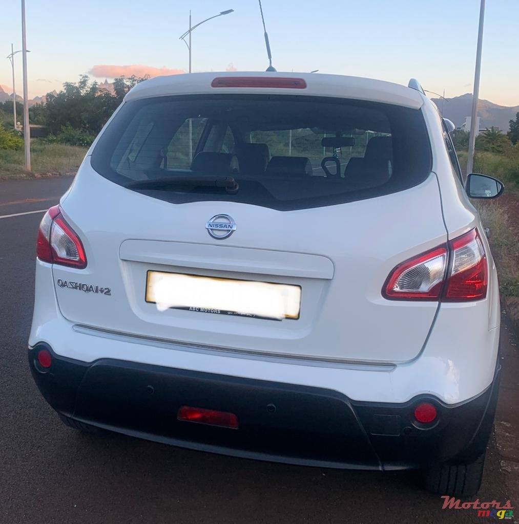 2011' Nissan Qashqai+2 photo #6
