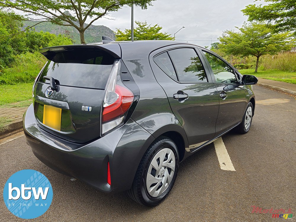 2019' Toyota Aqua photo #4