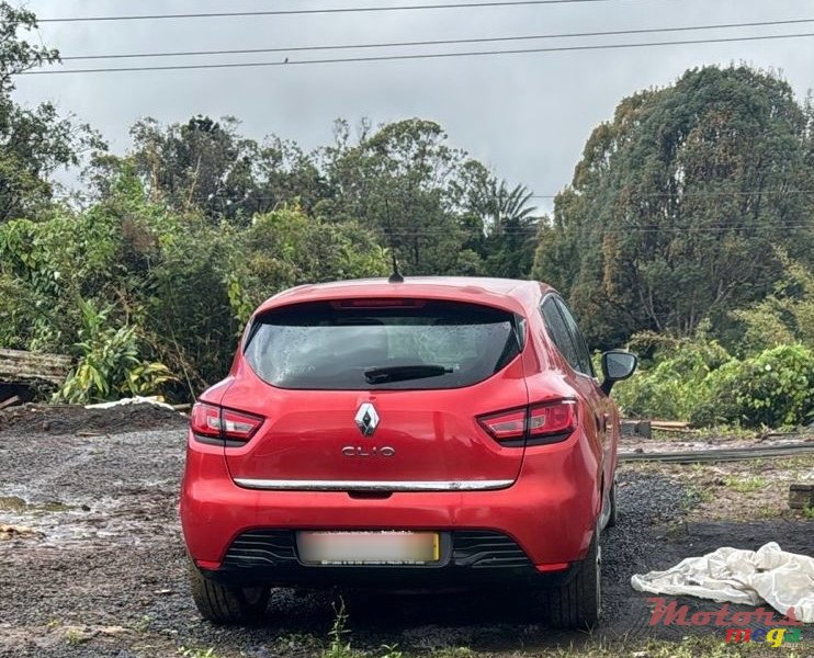 2014' Renault Clio photo #2