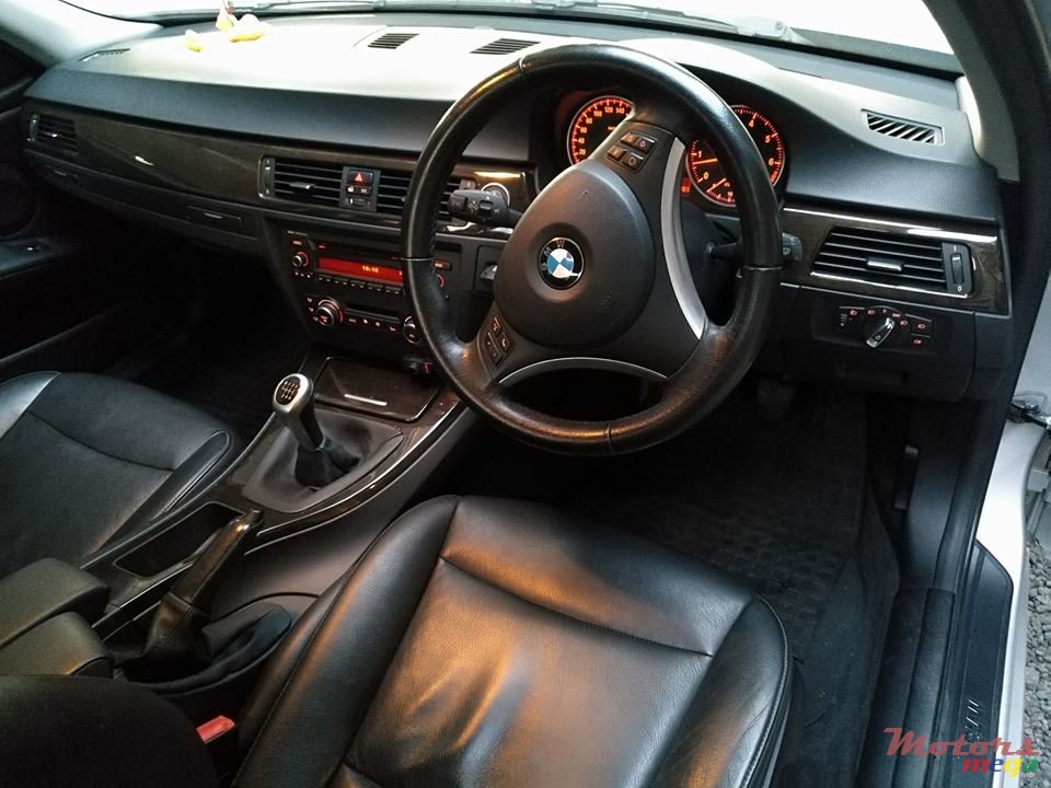 2010' BMW 320 i photo #5