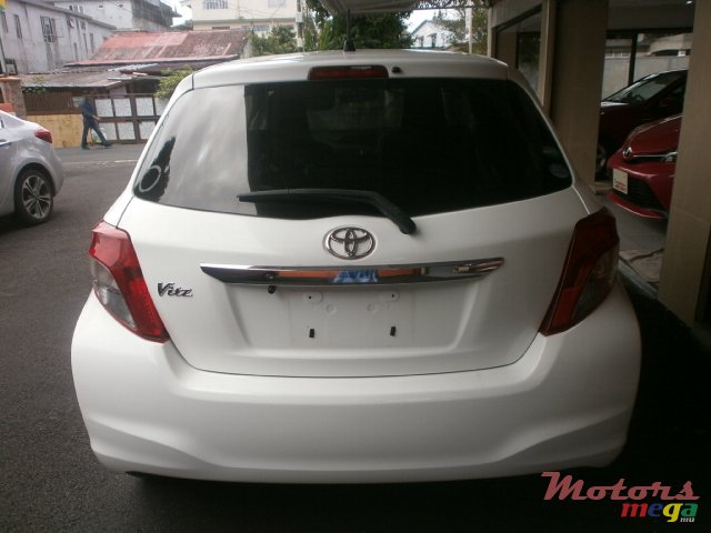 2013' Toyota Vitz photo #2