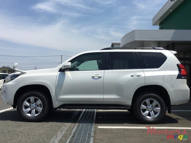 2019' Toyota Land Cruiser Prado photo #6