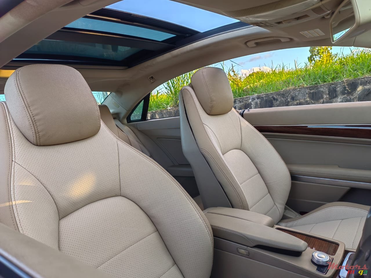 2010' Mercedes-Benz 350 photo #3