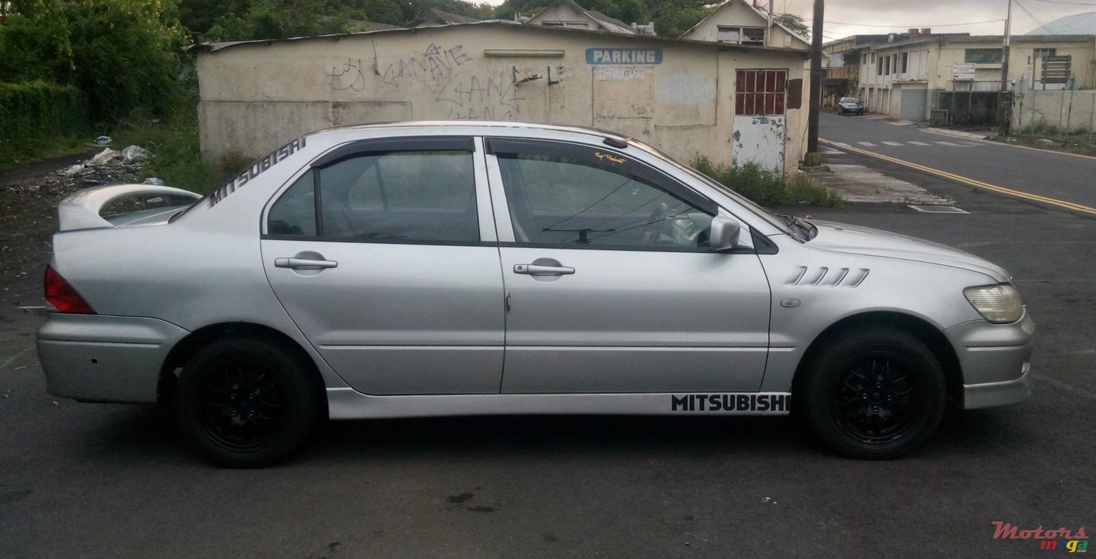 2002' Mitsubishi Lancer photo #4