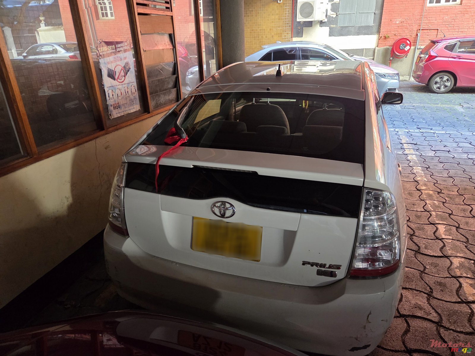 2012' Toyota Prius photo #4
