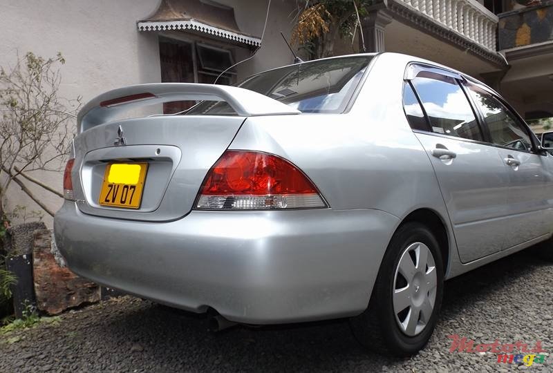 2007' Mitsubishi Lancer GLX photo #3