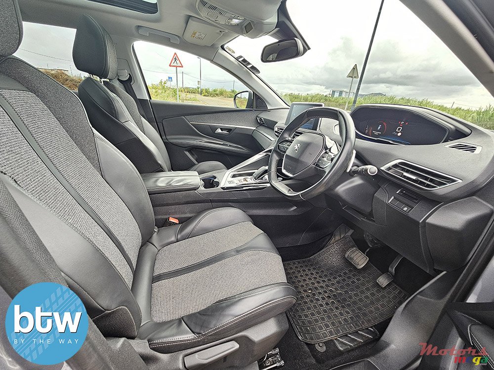 2018' Peugeot 3008 Allure photo #6