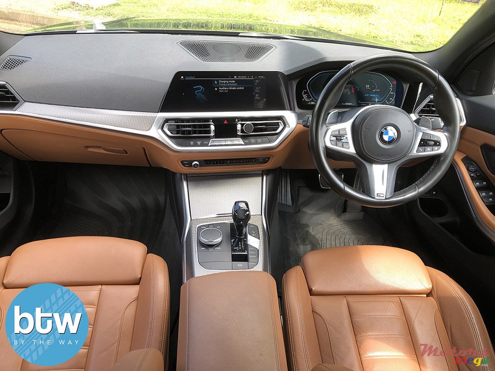 2020' BMW 330e photo #7