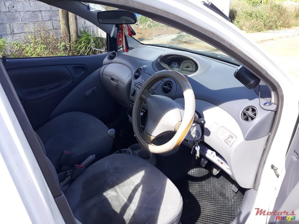 2000' Toyota photo #2