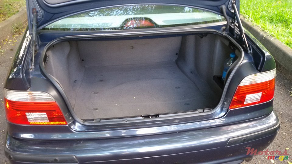 2002' BMW 525 photo #7