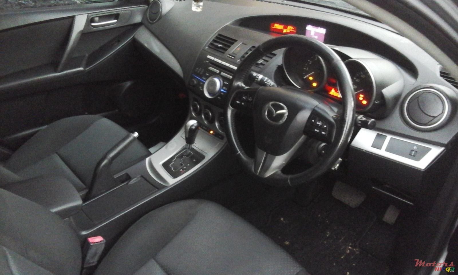 2009' Mazda Axela photo #3