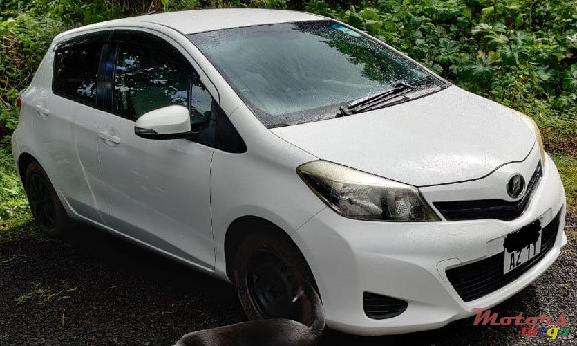 2011' Toyota Vitz photo #2