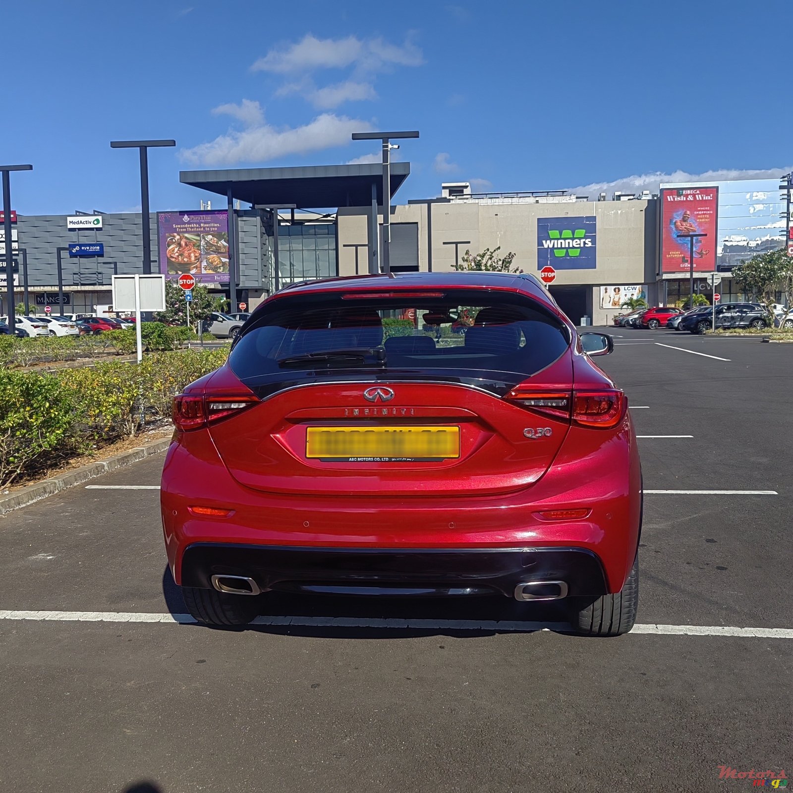 2020' Infiniti Q30 photo #6