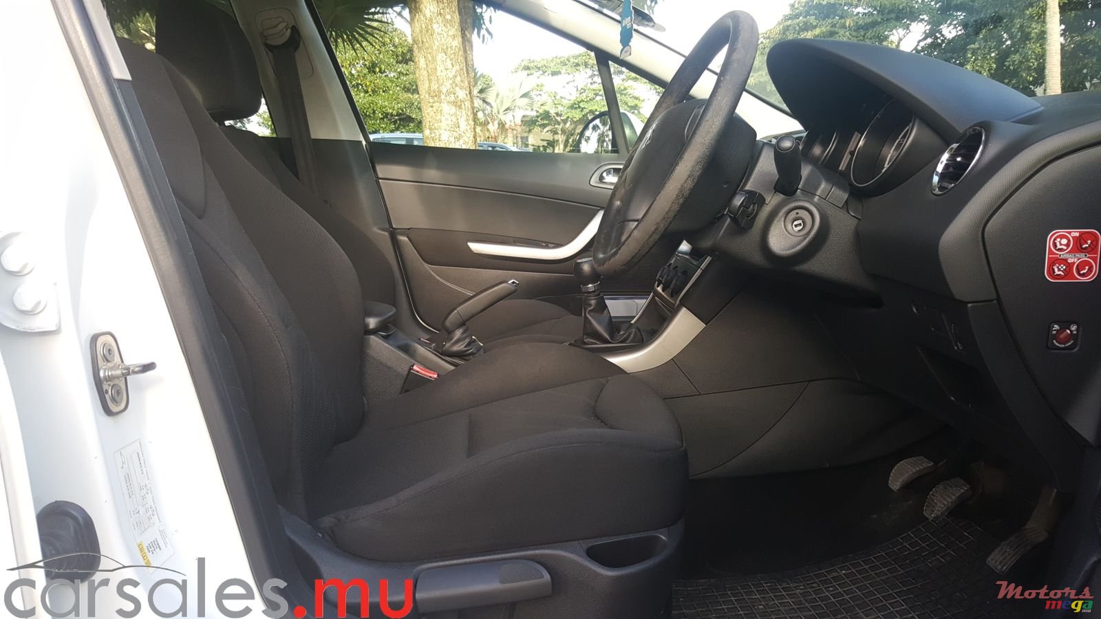 2013' Peugeot 308 Break photo #5