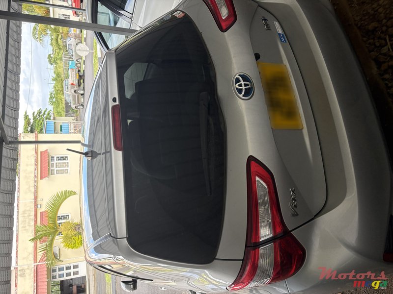 2020' Toyota Vitz photo #1