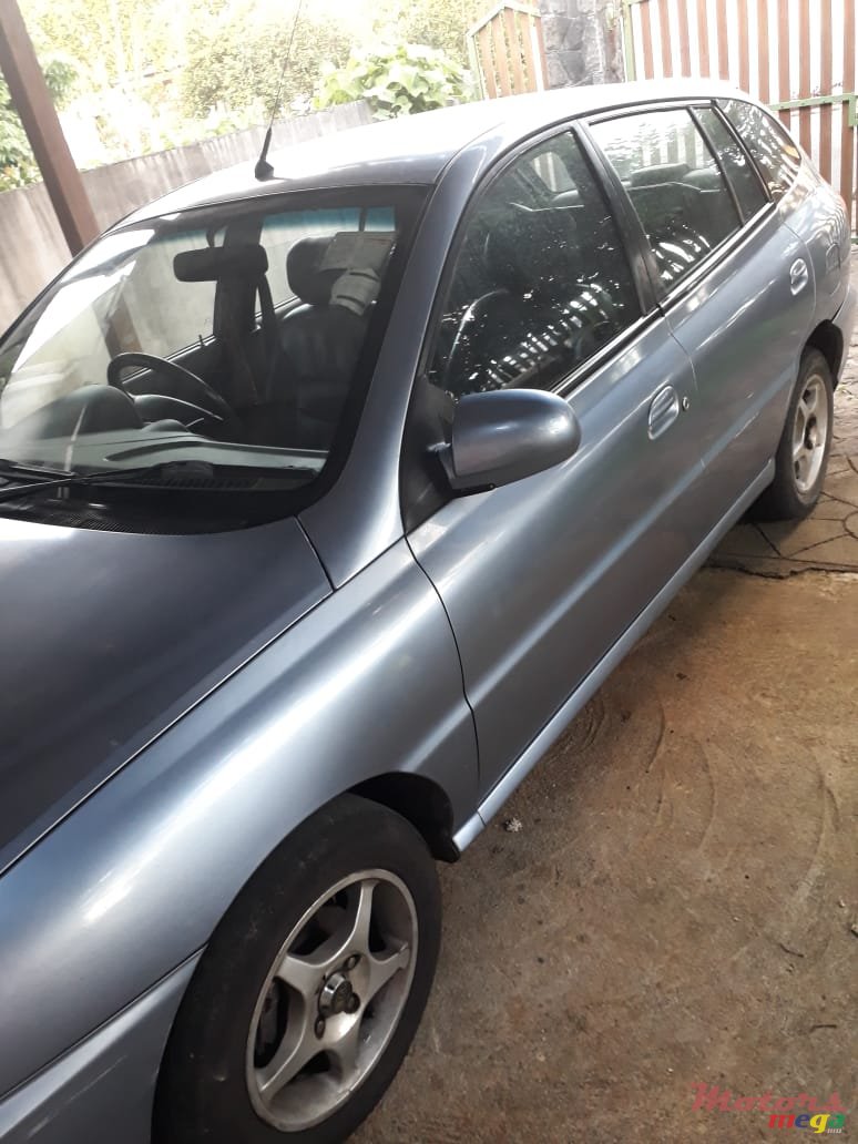 2004' Kia Rio photo #1