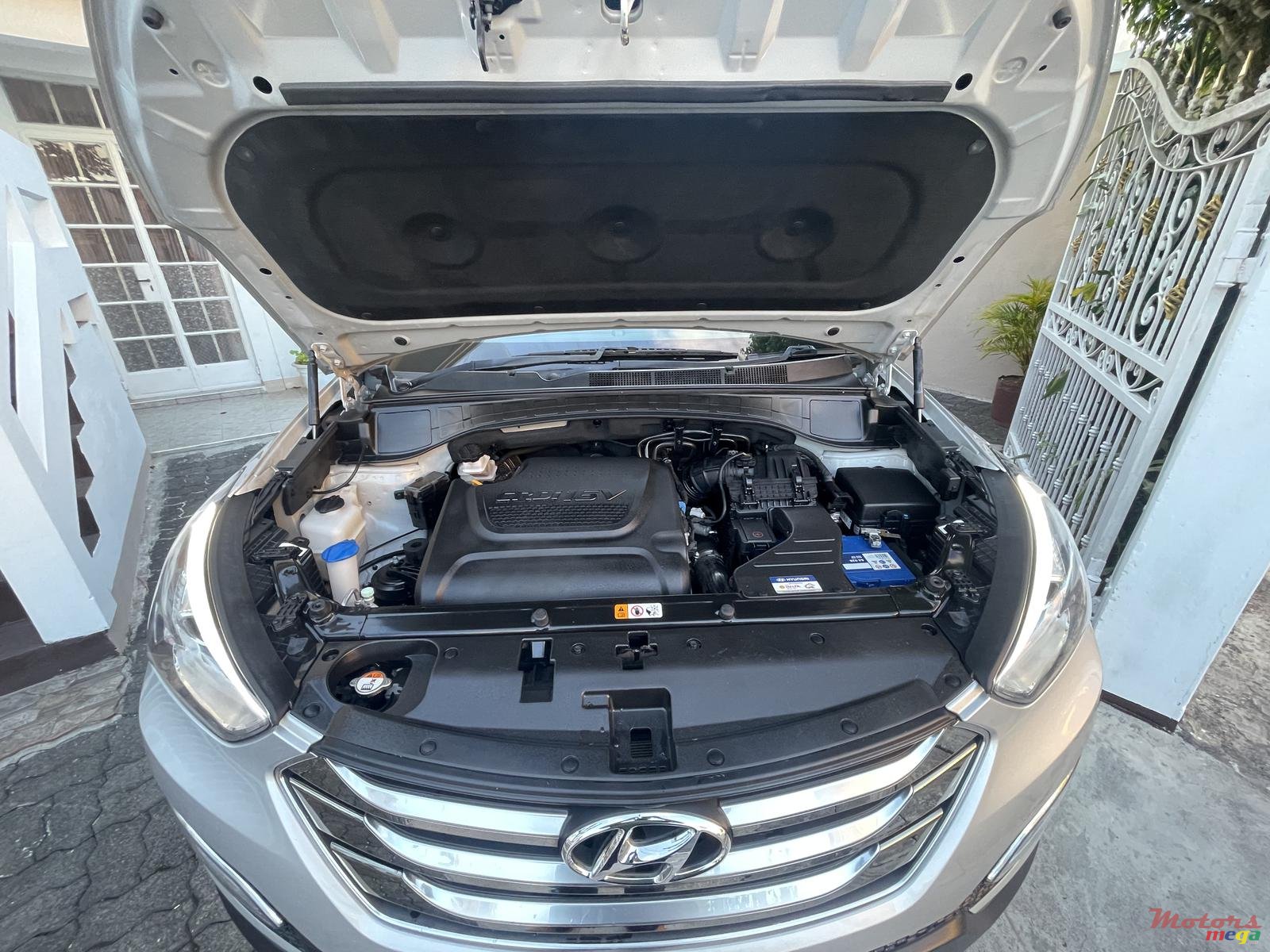 2015' Hyundai Santa Fe photo #5