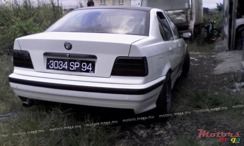 1994' BMW 3 Series Sedan photo #3