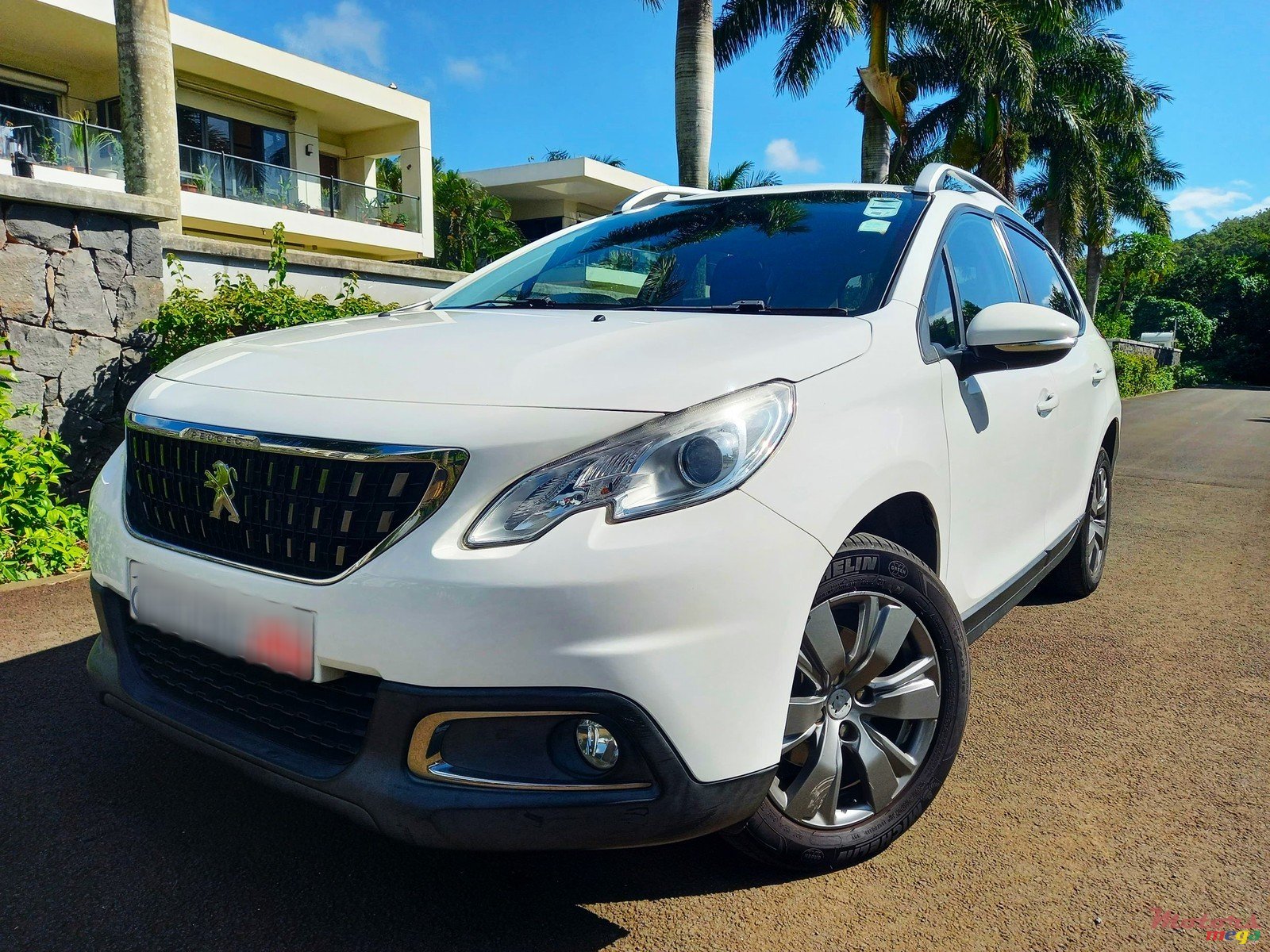 2017' Peugeot 2008 1.2T Puretech photo #1