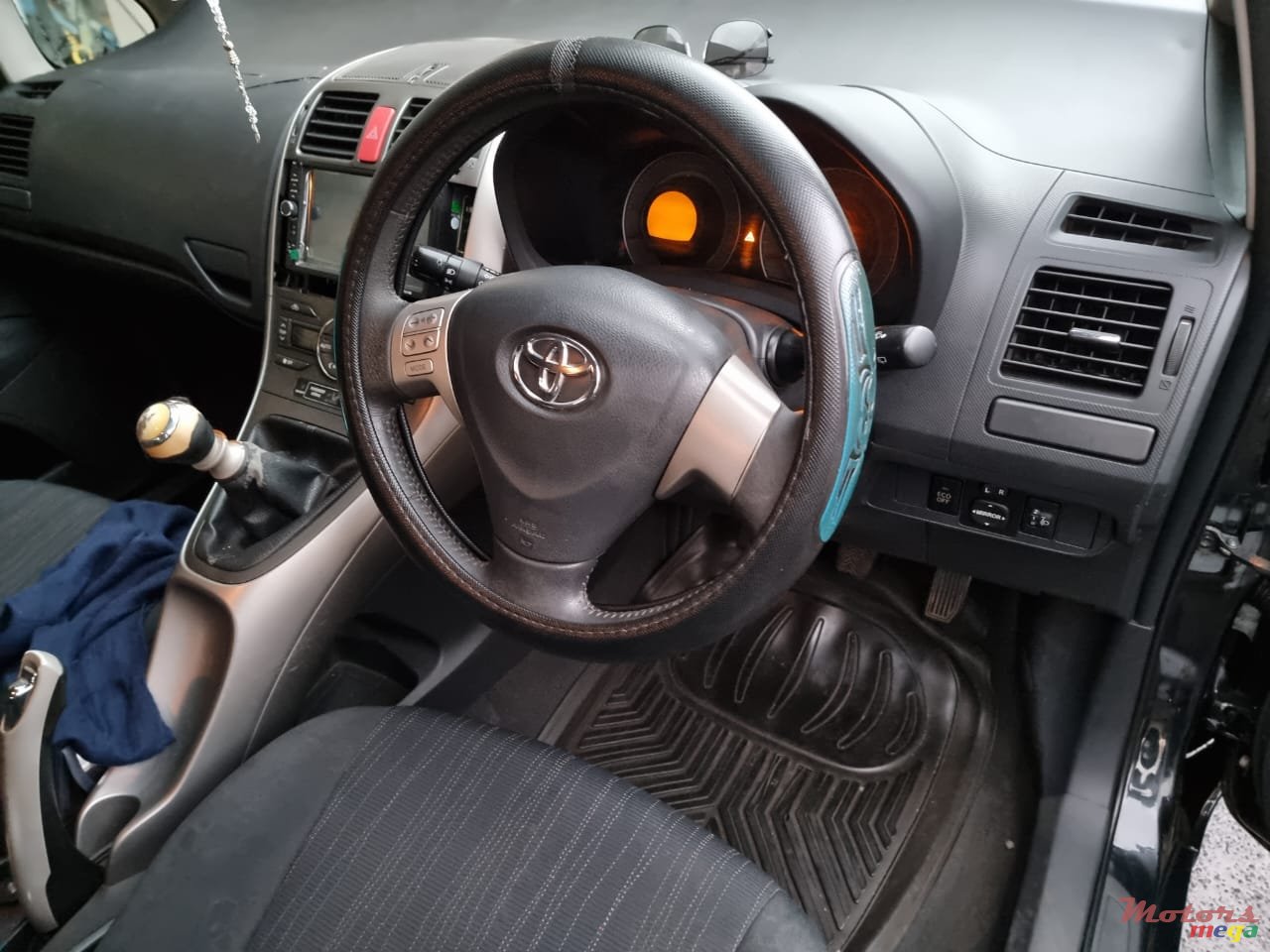 2009' Toyota Auris photo #4