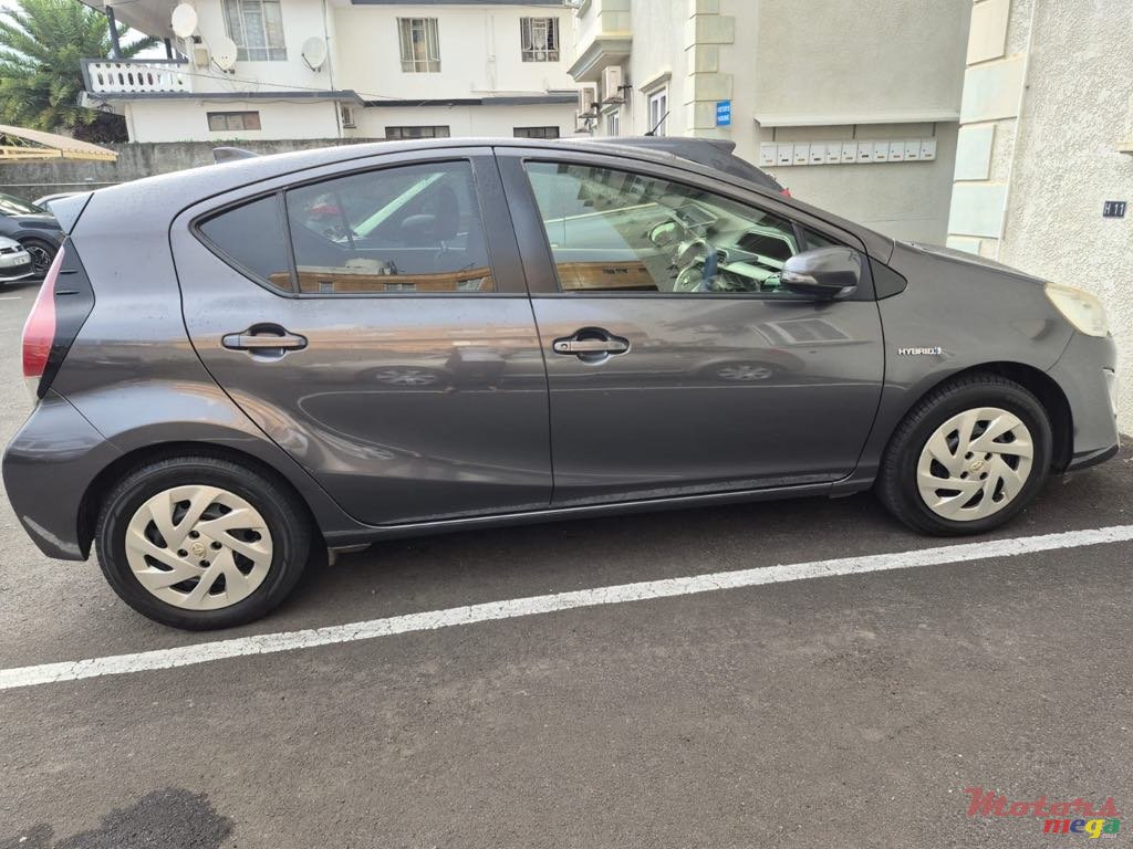 2016' Toyota Aqua photo #5