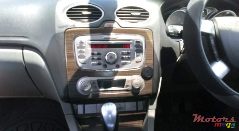 2010' Ford Focus photo #4