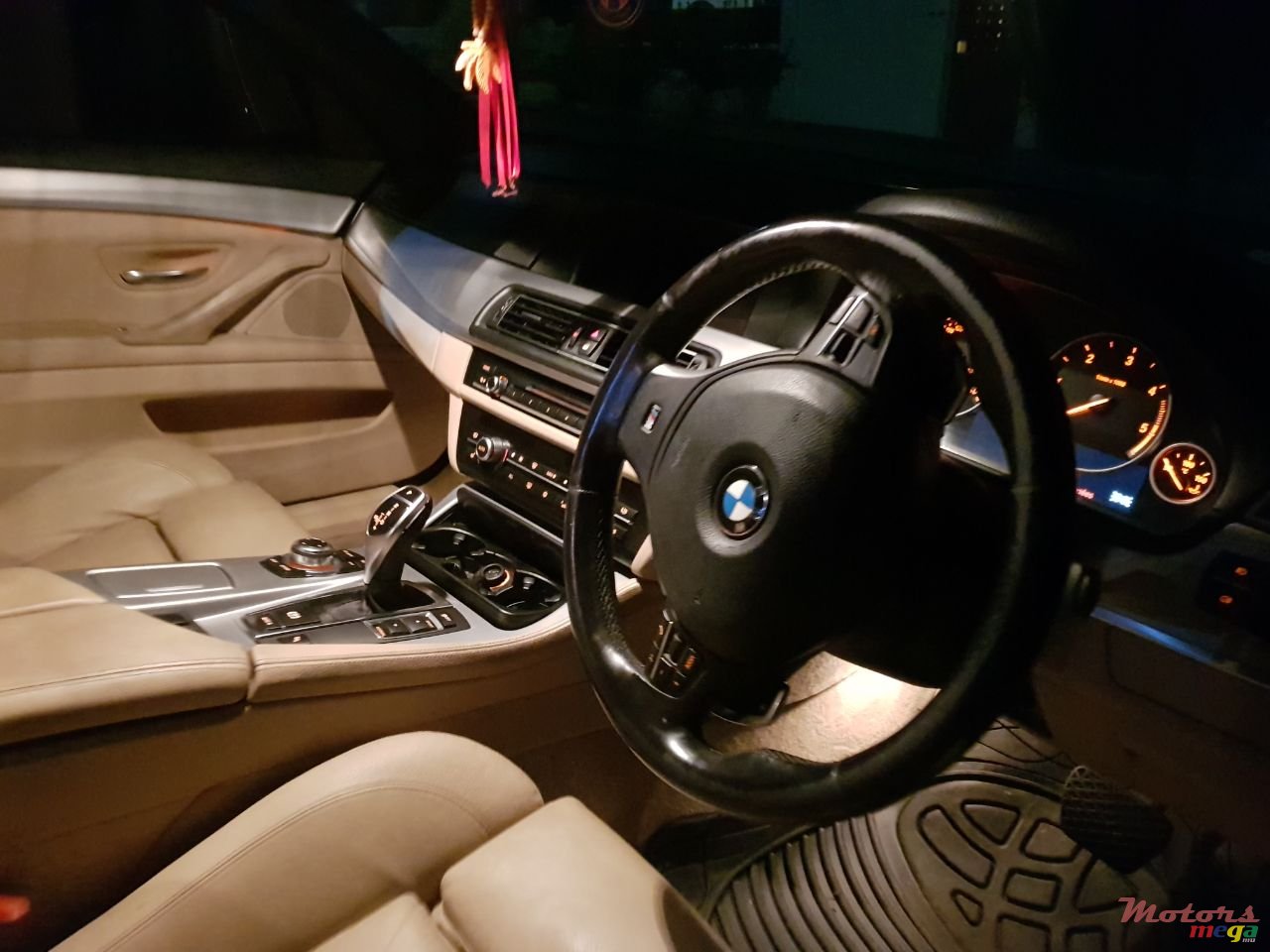 2011' BMW 530 photo #4