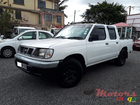 1999' Nissan Navara 4X2 photo #2
