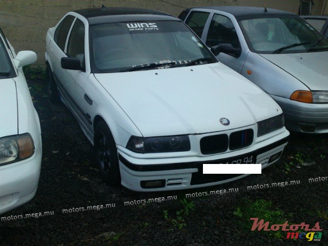 1994' BMW 3 Series Sedan 318i photo #2