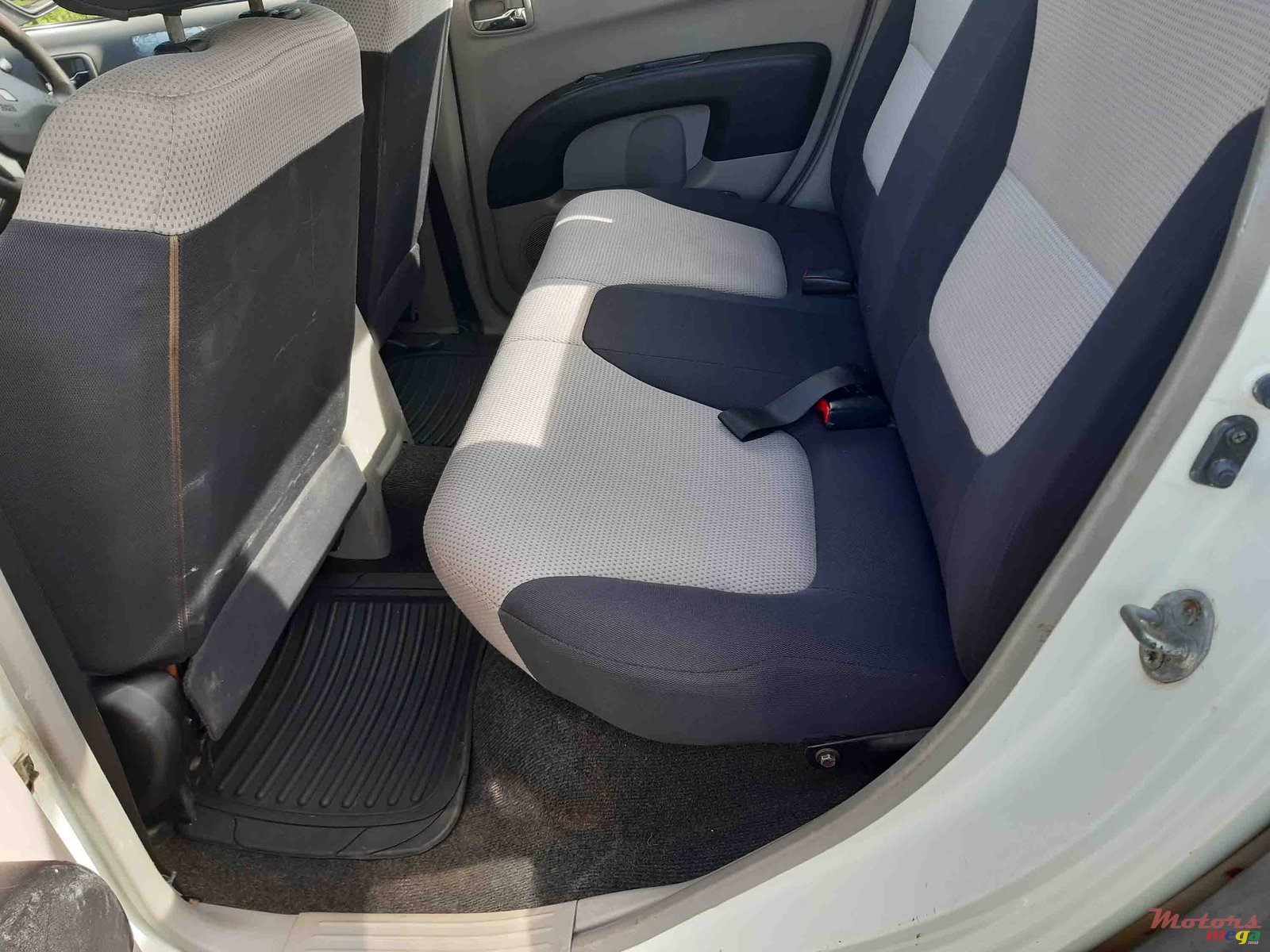 2009' Mitsubishi L 200 photo #4