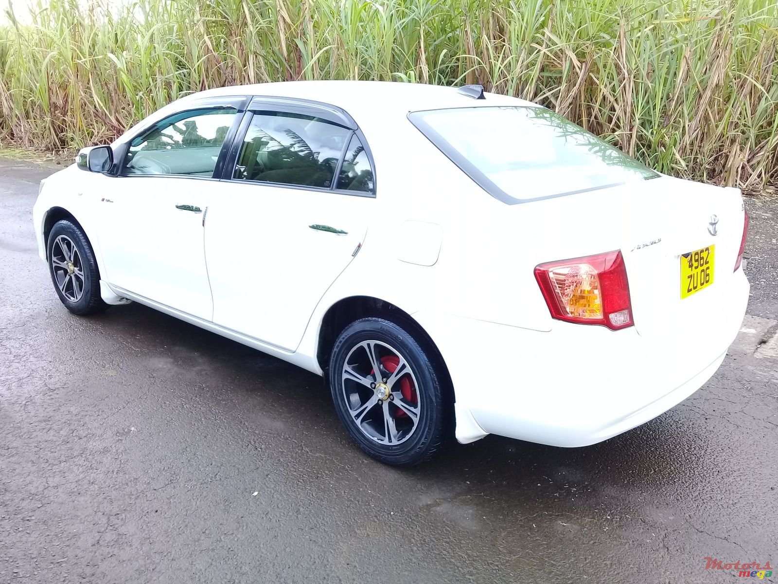 2006' Toyota Axio photo #2