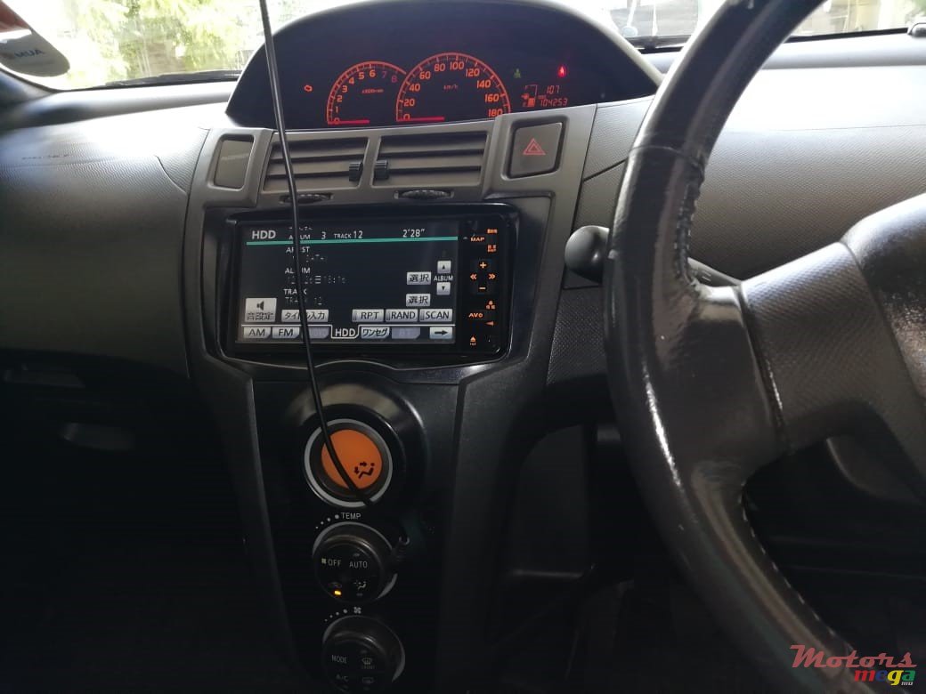 2010' Toyota Vitz photo #4