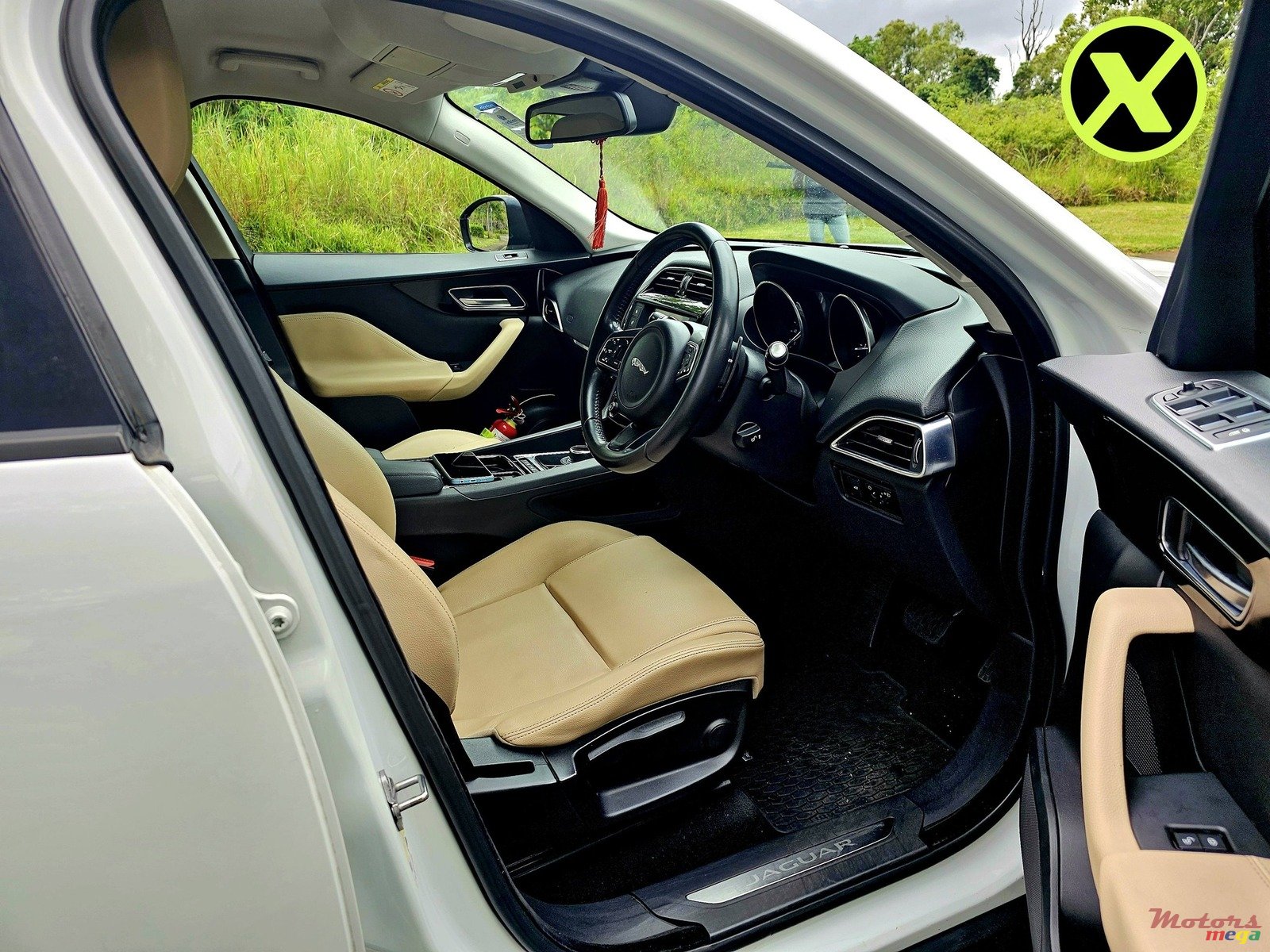 2018' Jaguar F-Pace photo #7