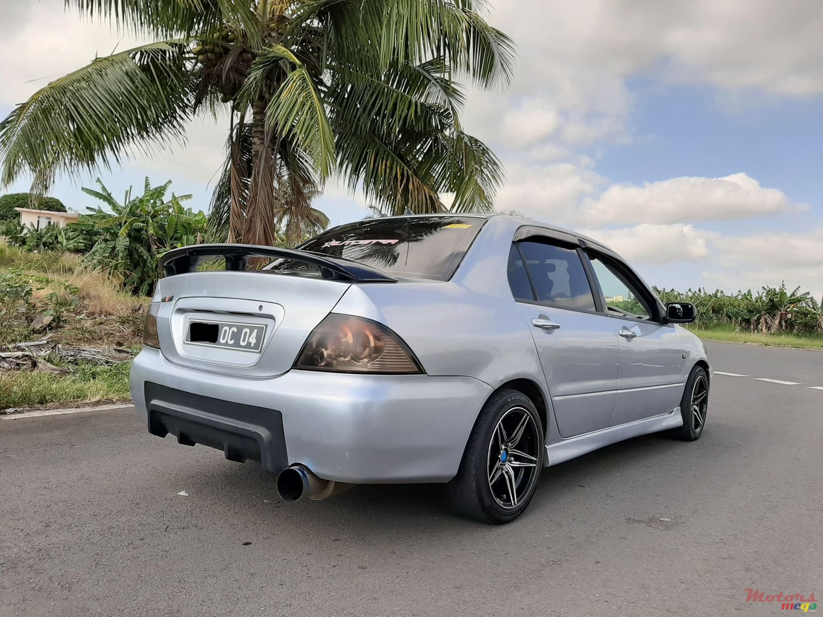 2004' Mitsubishi Lancer photo #4