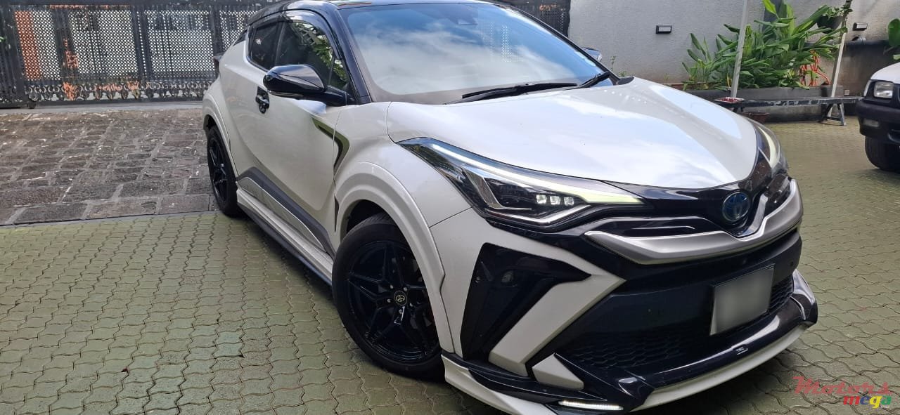 2021' Toyota C-HR photo #2