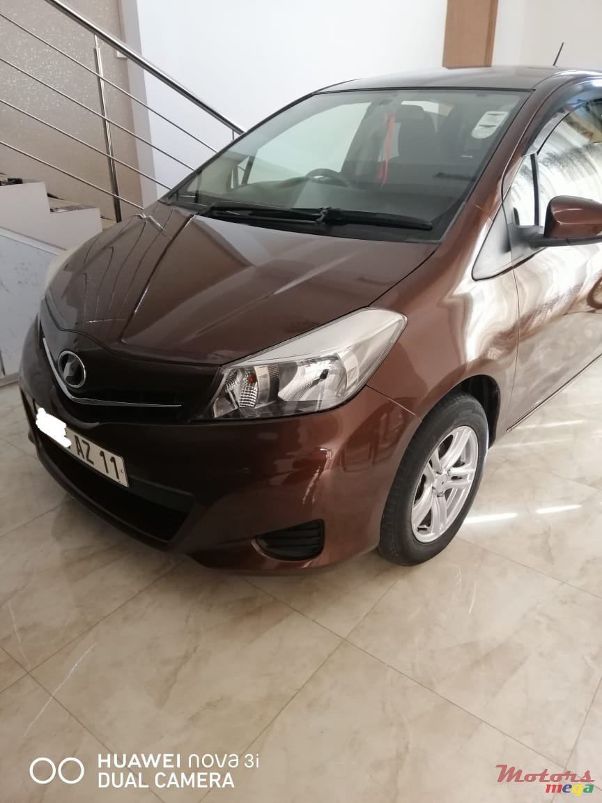 2011' Toyota Vitz photo #3