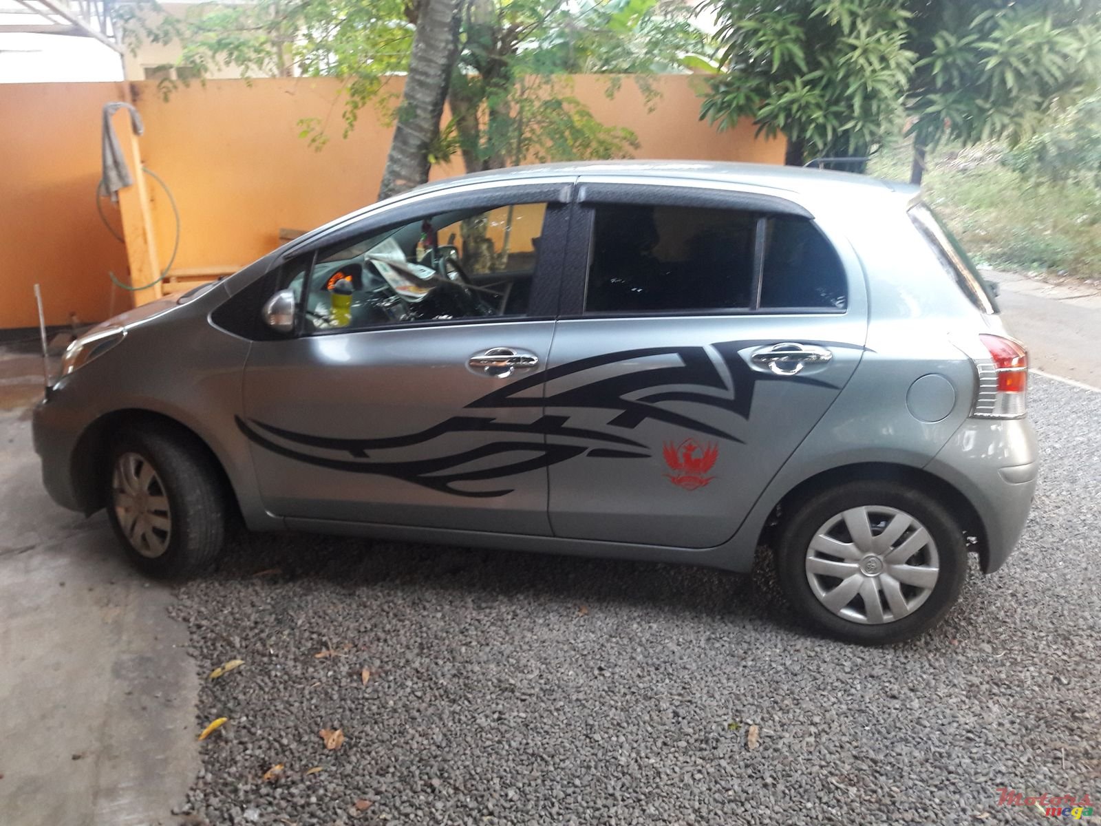 2008' Toyota Vitz photo #1