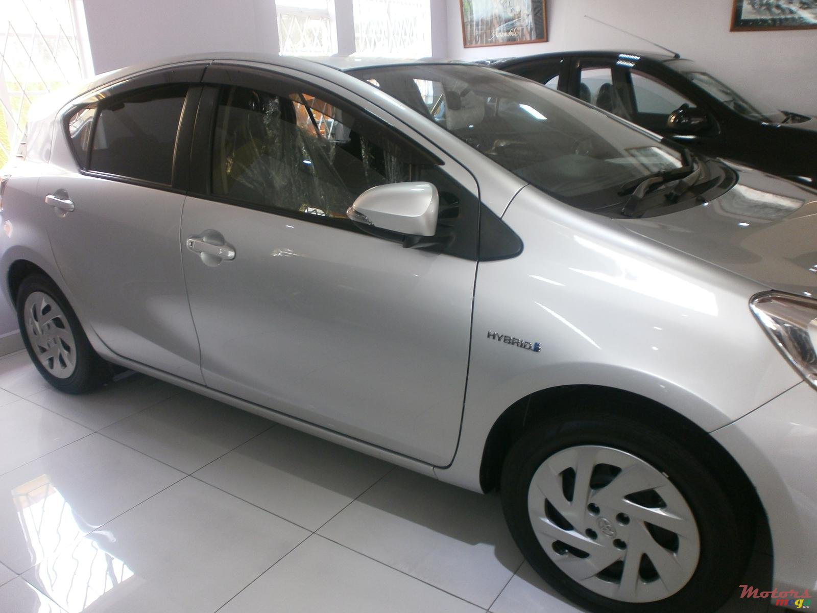 2016' Toyota Aqua photo #2