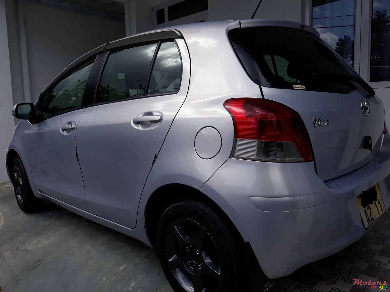 2011' Toyota Vitz photo #1