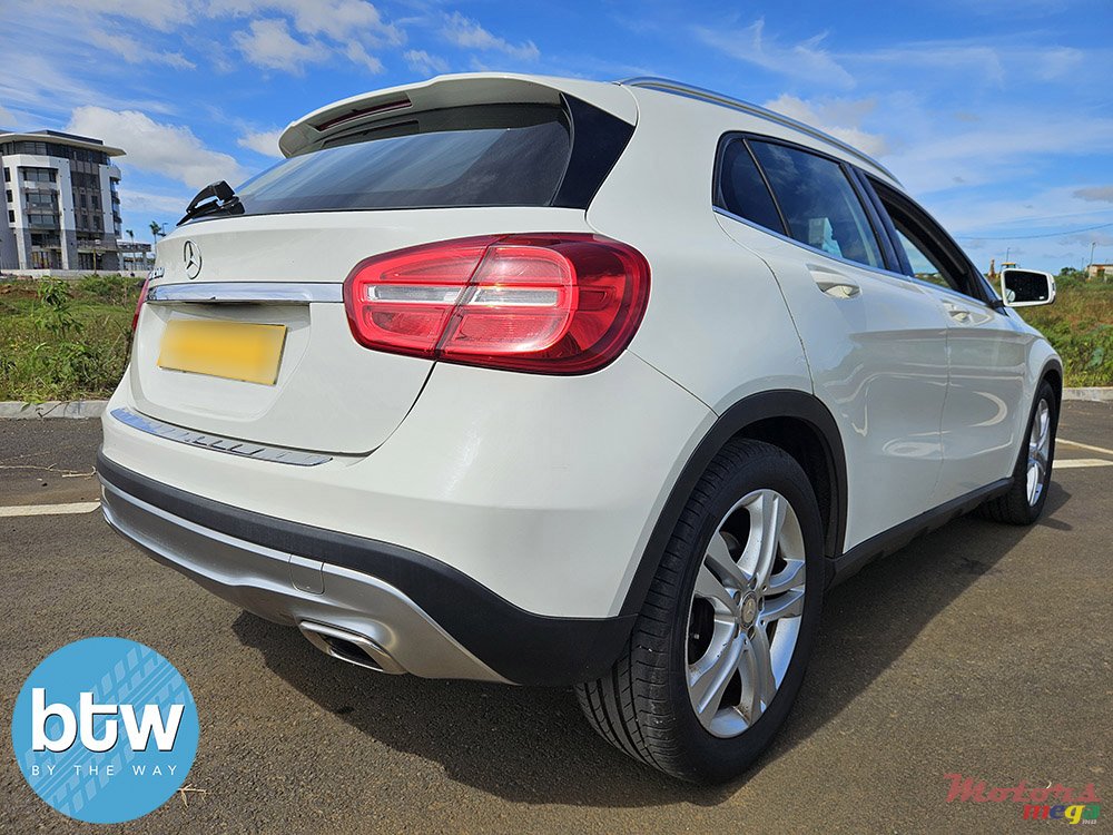 2015' Mercedes-Benz GLA 200 SPORT photo #4